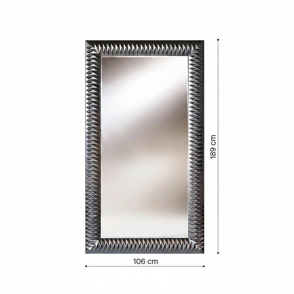 Dimensions du grand miroir argenté : 106 cm de largeur, 189 cm de hauteur, 6 cm de profondeur
