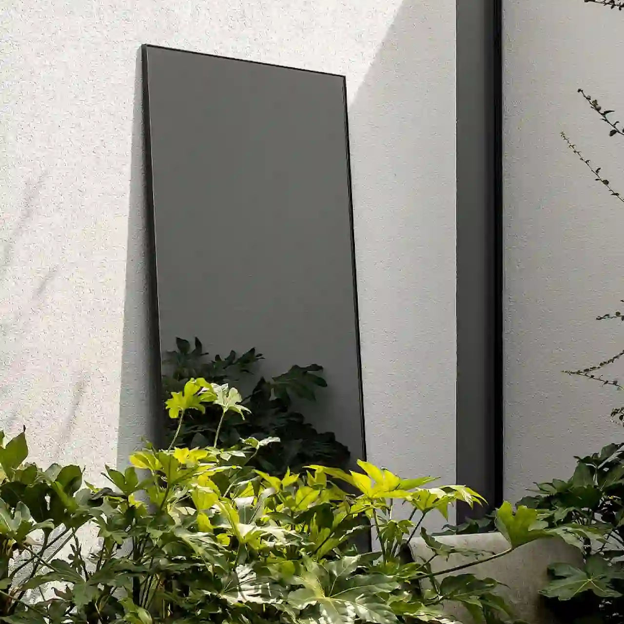 Miroir de jardin XL noir satiné 175 cm, résistant aux intempéries
