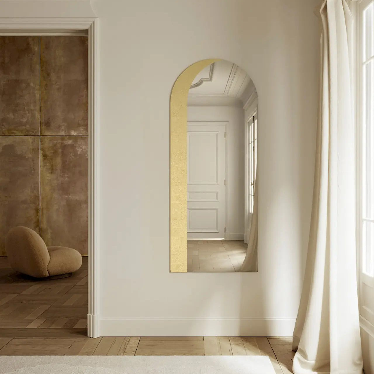 Miroir arche doré 70x170 cm mis en scène dans un intérieur décoratif
