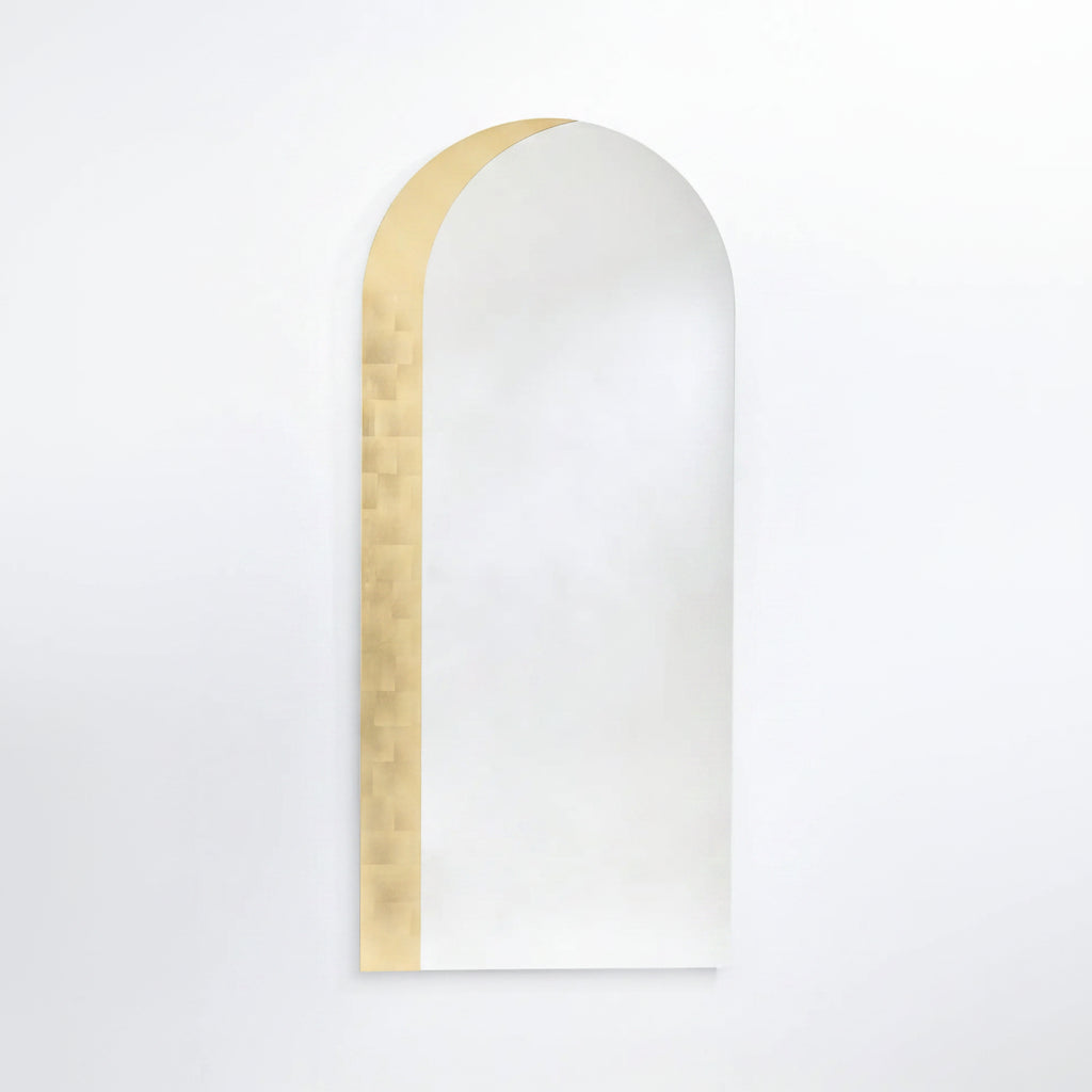 Miroir arche doré 70x170 cm sur fond blanc, vue packshot
