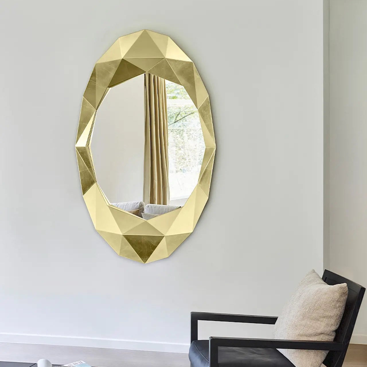 Miroir diamant doré 93x152 cm mis en scène dans un intérieur décoratif
