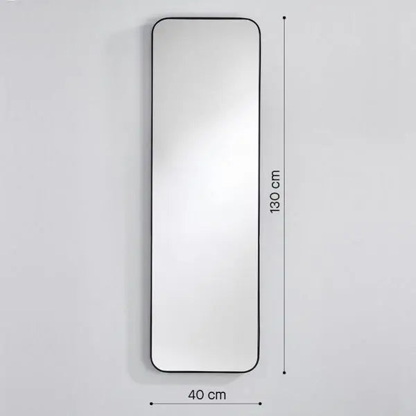 Miroir rectangulaire noir posé à l'horizontale dans une entrée