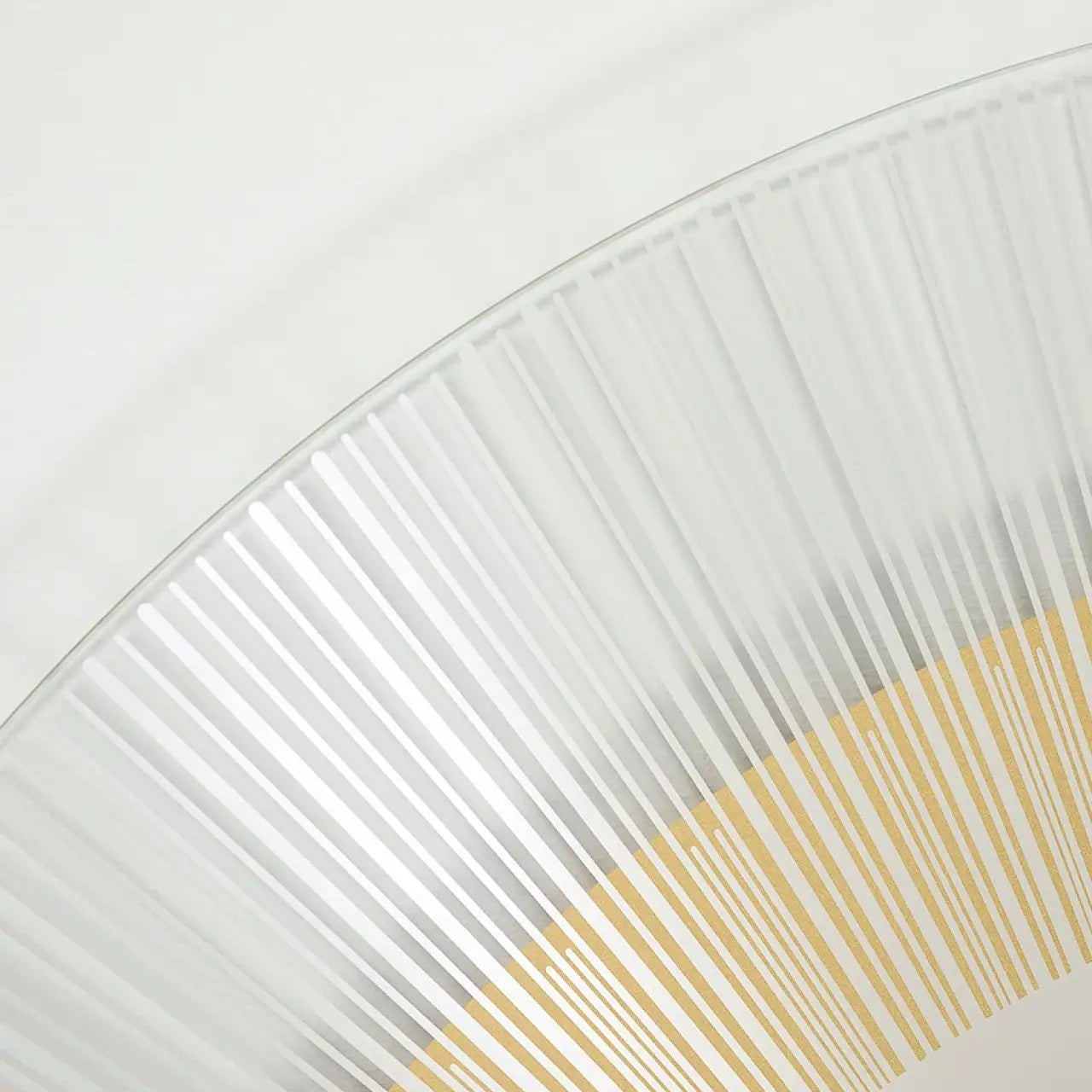 Détail dorés du miroir soleil doré 105 cm
