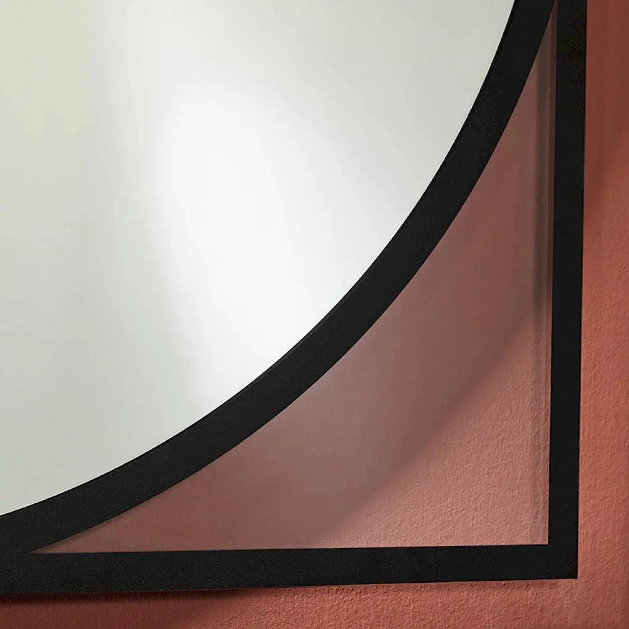 Détail finition sérigraphie noire premium miroir mural design 90x90