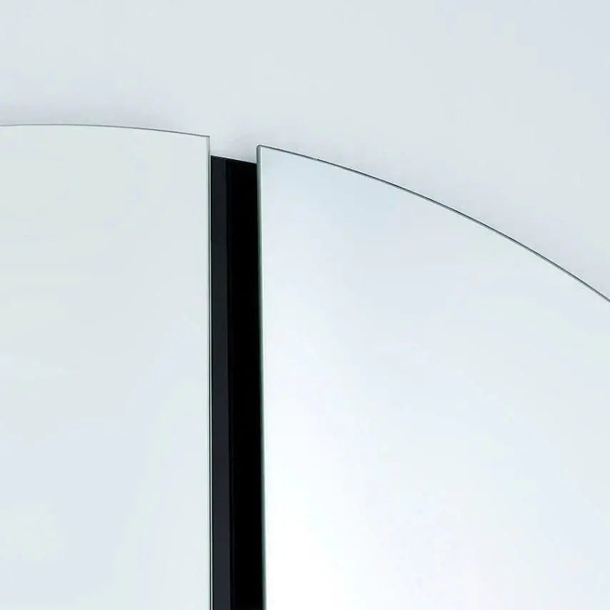 Détail de la finition noire mate et du bord du grand miroir rond Miroir Moon