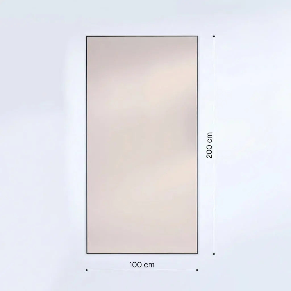 Miroir mural grande taille verre bronze dans une chambre élégante, ambiance feutrée