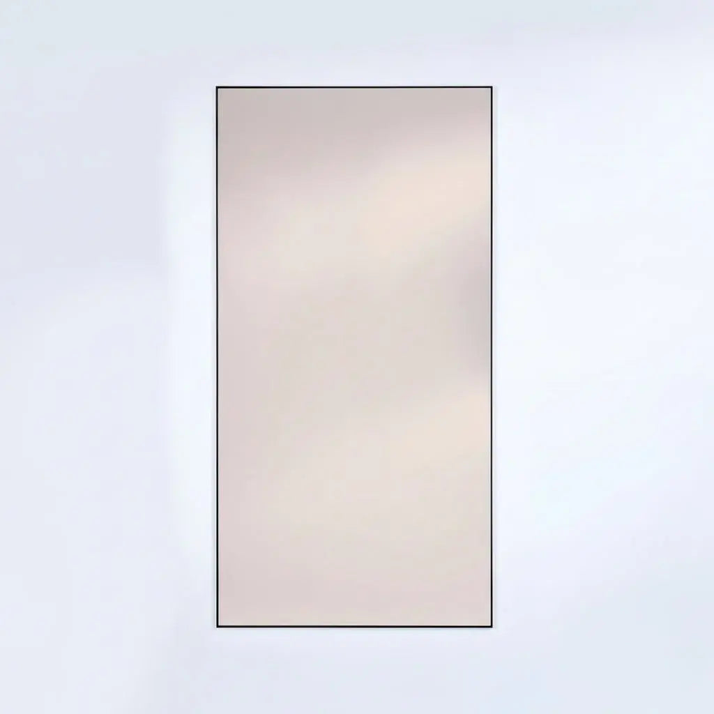 Miroir mural grande taille 100x200 cm dans un hall d'entrée, effet de hauteur spectaculaire